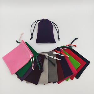 Bolsas de terciopelo con cordón ajustable, personalizables, para guardar joyas, relojes y gafas, con opción de serigrafía. - Product Image 1