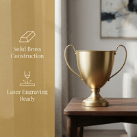 Coupe de trophée en métal doré gravée sur mesure, classique, à double poignée, pour compétition sportive.