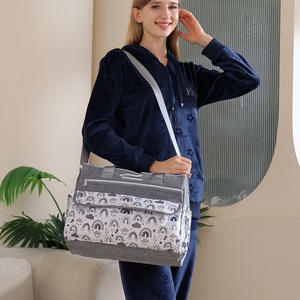 Ensemble de sacs à couches 5-en-1 pas cher, prêt à être expédié, <span class=keywords><strong>sac</strong></span> à langer de maternité, <span class=keywords><strong>sac</strong></span> de bébé mignon arc-en-ciel pour <span class=keywords><strong>maman</strong></span>, vente en gros - Product Image 5