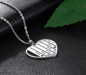 가족을 위한 사용자 정의 스테인리스 심장 디자인 새겨진 이름 목걸이 - Product Image 5