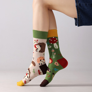 Nouvelles chaussettes mi-mollet asymétriques AB Unmatch en coton respirant à motif floral pour hommes, femmes et couples, style hip-hop urbain et athlétique - Product Image 5