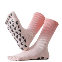 KTS501 Logo personnalisé OEM Gradient Yoga Chaussettes antidérapantes d'intérieur Pilates Chaussettes à cinq doigts Chaussettes de sport et de fitness avec pantalon de requin