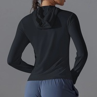 Veste athlétique de randonnée de voyage de grande taille pour femmes, manteau de course léger à fermeture éclair personnalisé avec sweat à capuche