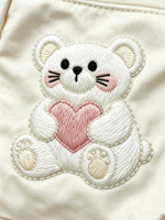 Motif Cœur Ours en Peluche 3D Texturé pour Sacs, Chapeaux, T-shirts – Impression Thermocollante Effet Brodé – Tenues Assorties Famille
