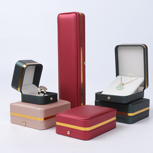 Caja de Joyería de Cuero PU con Hebilla Dorada y Borde Dorado, Caja de Almacenamiento Hecha a Mano para Anillos, Colgantes y Pulseras, Color Rosa - Product Image 4