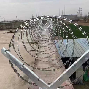 Alambre de púas de acero inoxidable en espiral, galvanizado en caliente, antiescalada, antirrobo, para <span class=keywords><strong>defensa</strong></span> de infraestructuras críticas - Product Image 1