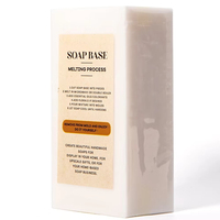 Base de savon hydratante au lait de chèvre blanc à faire fondre et à couler 1 kg pour peaux sensibles et sèches