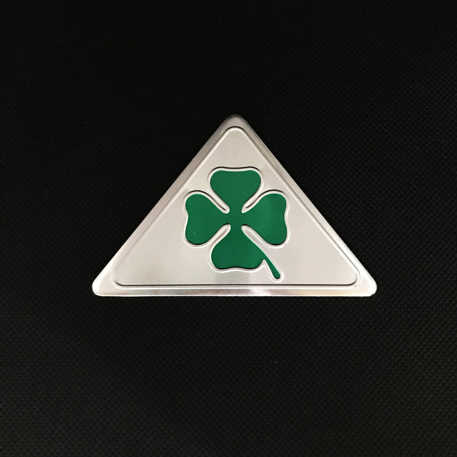 สีเขียวขวา