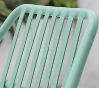 Table et chaises de salle à manger en métal empilables pour cours, cafés commerciaux, usage extérieur et domestique