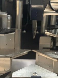 Centre d'usinage et de perçage CNC haute performance pour la fabrication de profilés en aluminium, de portes et de fenêtres en aluminium - Product Image 5