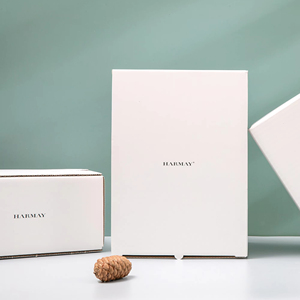 Tùy chỉnh nhỏ màu trắng sóng Hội Đồng Quản trị giấy các tông hộp bưu phẩm lá thông số kỹ thuật dập nổi tùy chỉnh bao bì vận chuyển - Product Image 1