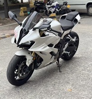 Moto sportive QJMotor SRK600 600cc 4 cylindres refroidie par eau, pour trajets quotidiens, puissante, confortable, à essence