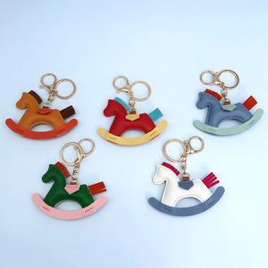Vente en gros en vrac Accessoires animaux mignons personnalisés Décoration Cadeaux produits de luxe porte-clés en cuir synthétique recyclé - Product Image 4