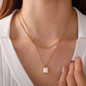 Collar con Colgante Geométrico, Diseño Irregular con Engaste de Aleación de Zinc, Cadena Multicapa para Uso Diario, Tono Dorado - Product Image 4