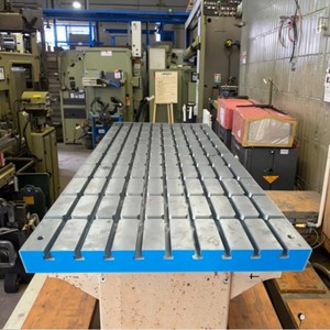 Mesa <span class=keywords><strong>de</strong></span> ensamblaje <span class=keywords><strong>de</strong></span> hierro fundido con ranura en T <span class=keywords><strong>de</strong></span> alta precisión, personalizada por fabricante chino, resistente al óxido, con plataforma <span class=keywords><strong>de</strong></span> ranura en forma <span class=keywords><strong>de</strong></span> T - Product Image 4