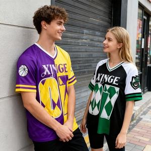 Vente en gros usine 2026 – Nouveaux designs de maillots de sport personnalisés avec écusson d'équipe et numéros, T-shirts streetwear oversize unisexes coupe carrée - Product Image 3