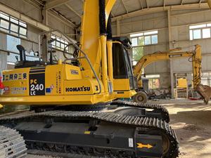 Excavadora de Cadenas PC240-8 Usada de Alta Calidad con Sistema Hidráulico Completo y 1 Año de Garantía en Shanghái - Product Image 3