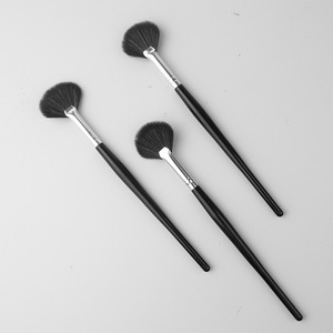 Brocha de maquillaje con mango de madera para principiantes, cerdas suaves, brocha en forma de abanico, fina y ligera, para polvos residuales. - Product Image 5