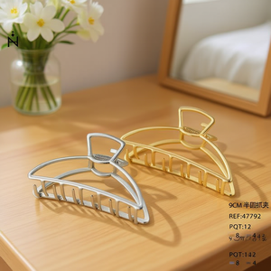 Pinza de pelo metálica de 9 cm en forma de media luna para mujeres y niñas - Product Image 3