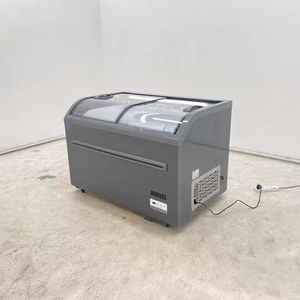 Congélateur îlot européen pour supermarché, à couvercle coulissant ouvert en hauteur, pour affichage combiné d'aliments surgelés en sac et de viande - Product Image 1