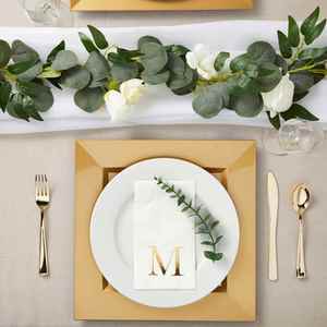 Serviettes jetables modernes personnalisées, 50 paquets, 4x8 pouces, lettre initiale M en feuille d'or, monogramme blanc, 3 plis, 18 g/m², directement de l'usine - Product Image 2