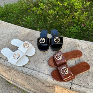 Sandalias Planas de Mujer con una Sola Tira, de Cuero Patentado Brillante, con Hebilla Metálica con el Logotipo F, Cómodas para Uso Diario y Casual al Aire Libre - Product Image 1