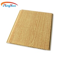 Panneau de plafond en PVC résistant à l'humidité pour la décoration intérieure, installation facile sur grilles en bois pour hôtels et hôpitaux