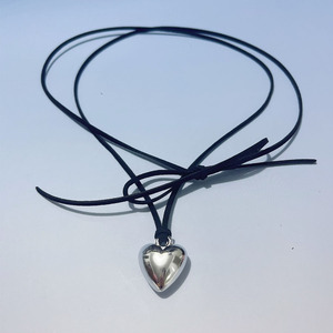 Collana con Ciondolo a Cuore Nero per Donne, Stile Pelle, Charm 3D a Cuore, Gioiello da Collo Semplice e alla Moda - Product Image 2