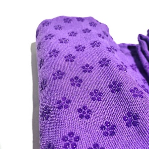 <span class=keywords><strong>Ero</strong></span>-friendly Serviette de yoga chaude antidérapante avec des points en silicone Serviette de tapis de yoga antidérapante Serviette de <span class=keywords><strong>sport</strong></span> antidérapante à séchage rapide - Product Image 3