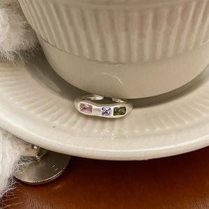 Anillo de Plata de Ley S925 con Textura Irregular de Inspiración Retro con Capa Interior de Esmeralda Rosa Púrpura, Corte Ovalado de Diamante, Estilo Moderno - Product Image 1