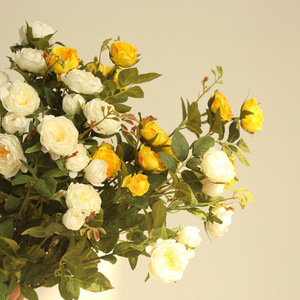 Rosa de té Artificial de 5 cabezas, diseño de escenario de boda, Mini rosas artificiales de Pambu - Product Image 5