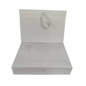 Boîtes d'emballage personnalisées en kraft avec fermeture adhésive, bande de déchirement facile, boîte d'expédition postale avec fermeture éclair - Product Image 1