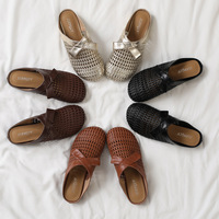 Nouvelles sandales minimalistes de luxe léger, chaussures plates élégantes et polyvalentes pour les trajets quotidiens, les sorties en plein air, les rendez-vous et les soirées