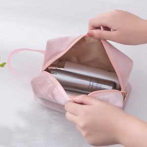 Bolsa de Maquillaje con Cierre, Bolsa de Aseo Portátil de Terciopelo, Bolsa Organizadora de Maquillaje de Gran Capacidad para <span class=keywords><strong>Mujer</strong></span> - Product Image 3