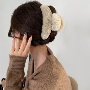 مشبك شعر على شكل سمكة قرش من دويل، تصميم عصري وبسيط، مشابك شعر بلاستيكية كبيرة الحجم 5 سم للفتيات للاستخدام في الشتاء - Product Image 6