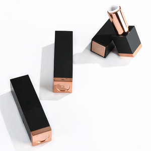 Elegante Tubo Magnético Cuadrado para Lápiz Labial, Material ABS Negro Mate, 7.6cm X 2.1cm, Cierre Automático, Envase Cosmético - Product Image 3