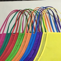 Tablier jetable personnalisé pour adulte à bavoir non tissé hot pot tablier en tissu non tissé bavoir pour peinture pour enfants tablier jetable anti-salissure