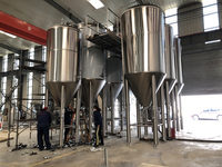 Équipement de brassage de bière artisanale commercial entièrement automatique de 5000 L, contrôlé par PLC, chauffé à la vapeur, avec cuve sous pression et pompe