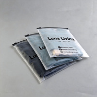 Sacs Ziplock pour l'emballage de vêtements, T-shirt, logo personnalisé, sacs en plastique mat avec fermeture éclair, sacs en plastique avec fermeture éclair et logo