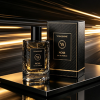 Flacon de parfum carré personnalisé en verre de 50 ml, col à clipser de 15 mm, flacons en verre transparent avec corps texturé et fenêtre d'étiquetage