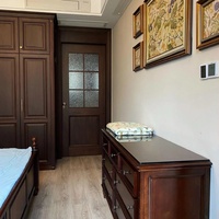Armoire de chambre autoportante Senger en bois massif américain, style antique, avec poignées dorées à fermeture douce, grande capacité, idéale pour appartement et hôtel