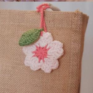 Hilo de flor de cerezo de primavera, colgante de ganchillo DIY, accesorios pequeños, llavero hecho a mano - Product Image 4