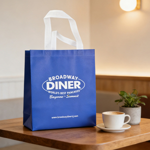 Sacs cadeaux non tissés personnalisés avec logo, qualité supérieure, pelliculage brillant, réutilisables, pour marques de luxe et de mode, directement de l'usine - Product Image 1