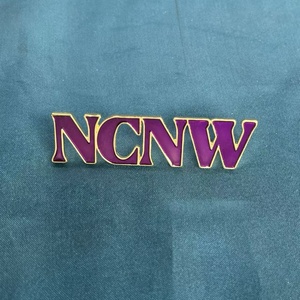 Broche con Símbolo Ncnw de Diseño Personalizado, Aleación de Metal, Chapado en Oro, Esmalte Suave, Letras Griegas, Pines Morados, Joyería para Bodas de Hermandad - Product Image 1