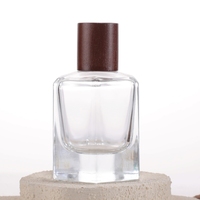 Flacons de parfum carrés en verre transparent de haute qualité 50 ml, vaporisateur de luxe, vente en gros, diffuseur à bâtonnets vide, couleur personnalisée or, sur mesure