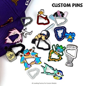 Pin de esmalte metálico mexicano personalizado para gimnasio, conector magnético de aviación masónico, chapado en oro, con diseño de anime y motivos de ropa, para fabricantes - Product Image 2