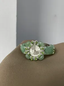 Spedizione Gratuita Orologio da Donna al Quarzo con Gemma Verde Girasole, Cinturino in Lega, Quadrante in Vetro, Analogico, Resistente all'Acqua 2026 ZS01 - Product Image 2