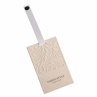 Étiquette de vêtement en papier personnalisable OEM, motif floral en relief, type panneau, avec épingle anti-effraction, écologique, de qualité supérieure