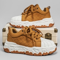 Chaussures à plateforme à bout coquille et semelle épaisse, baskets décontractées rehaussantes, chaussures de ville matelassées en cuir tendance