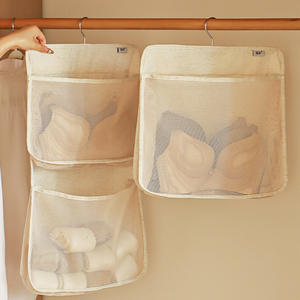 Organisateur de placard suspendu minimaliste en toile maillée double couche avec crochets pour chaussettes, sous-vêtements et organisation de la garde-robe - Product Image 5